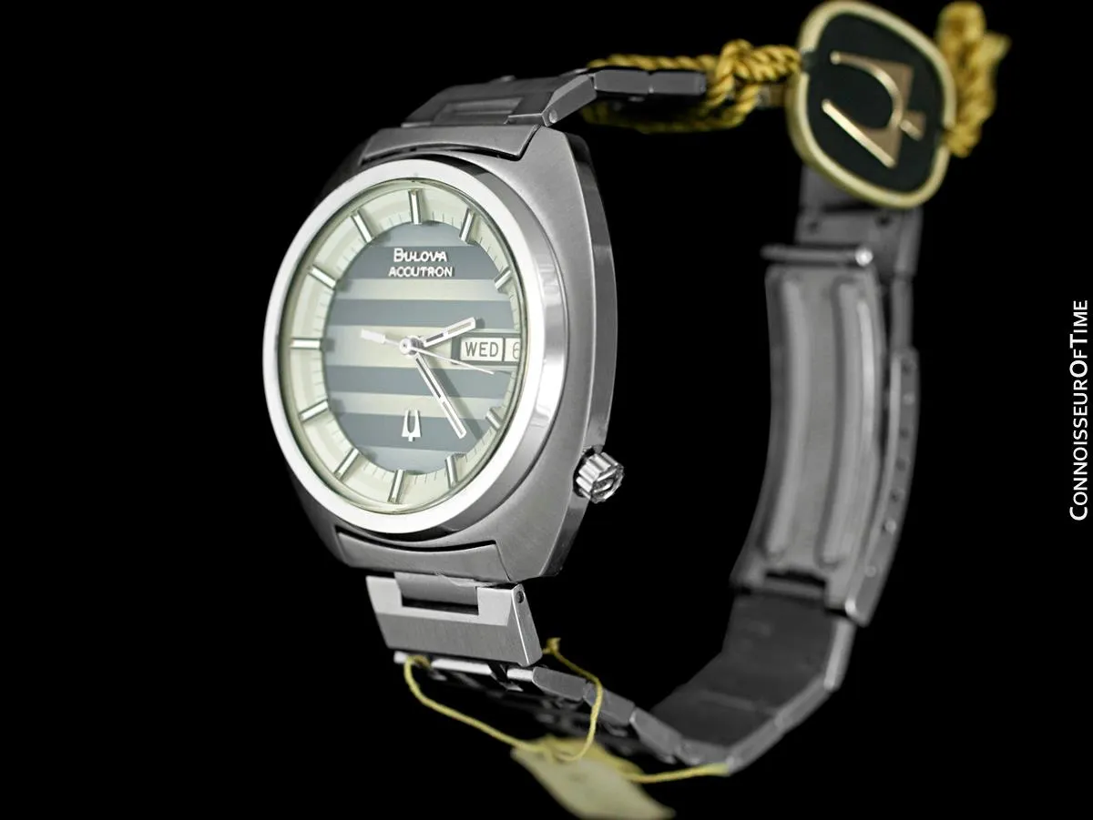1974 Bulova Accutron Vintage Day Date Retro Mens Bracelet Watch, Stainless Steel - New-Old-Stock