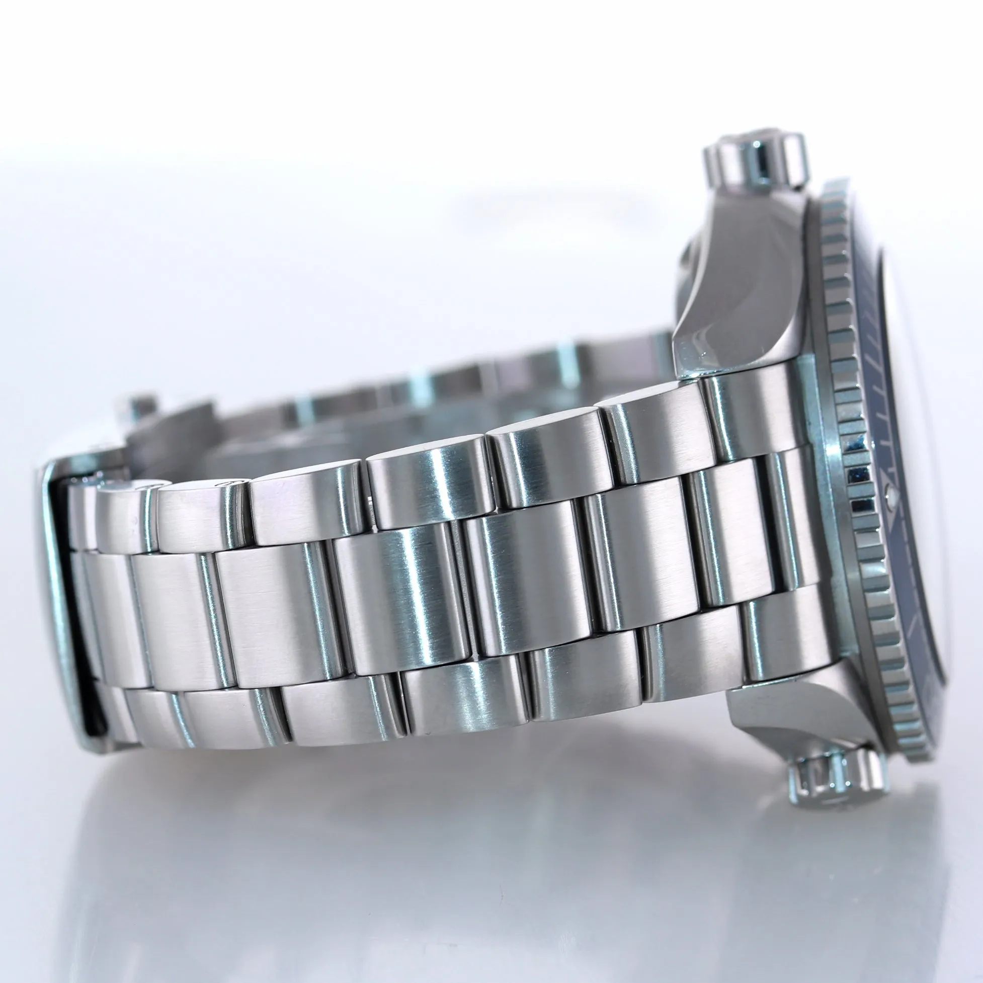 2021 NEW Omega Seamaster Planet Ocean 215.30.44.21.03.001 600M Blue Steel Watch