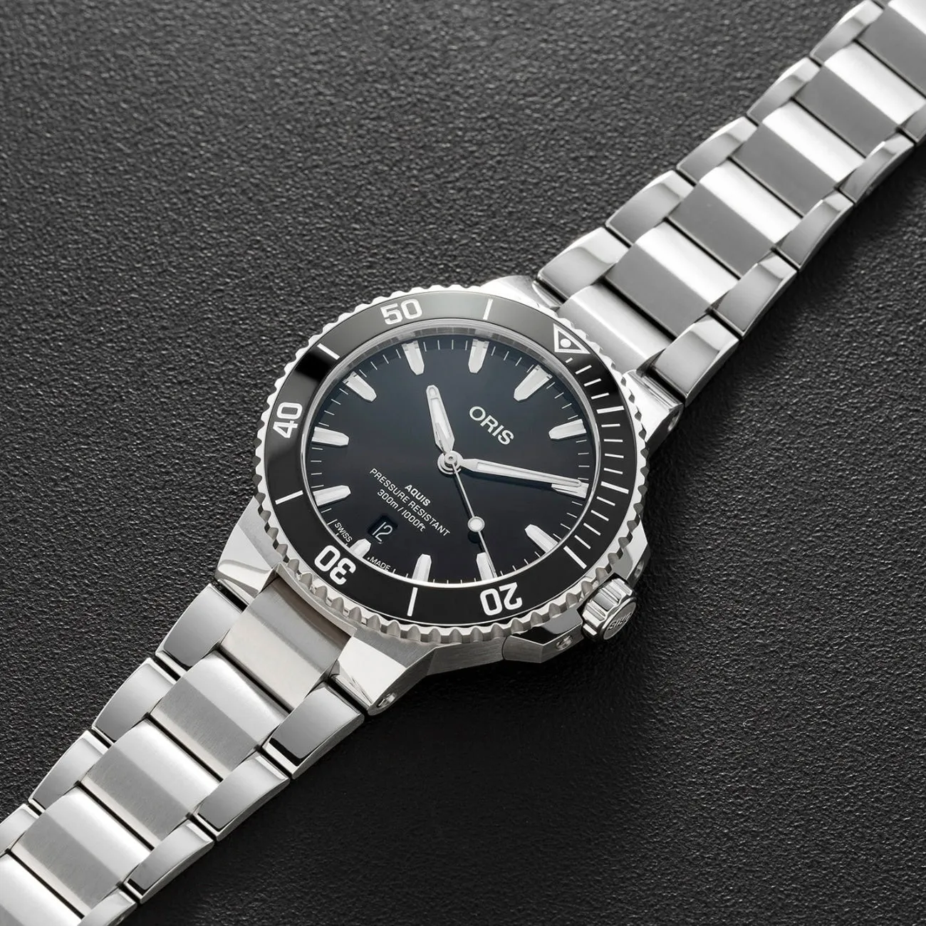 AQUIS DATE - BLACK