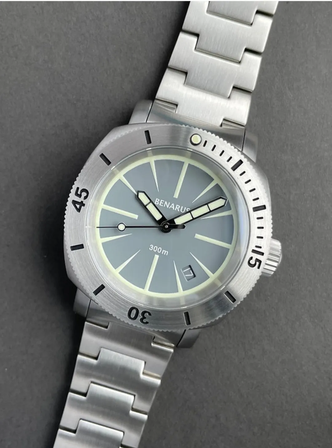 Benarus Moray Watch 40 steel grey dart