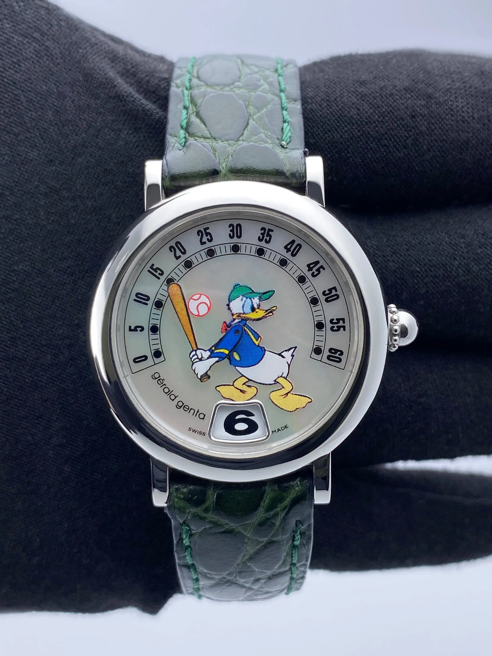 Gérald Genta Retro Disney G.3612 Donald Duck MOP Dial Watch