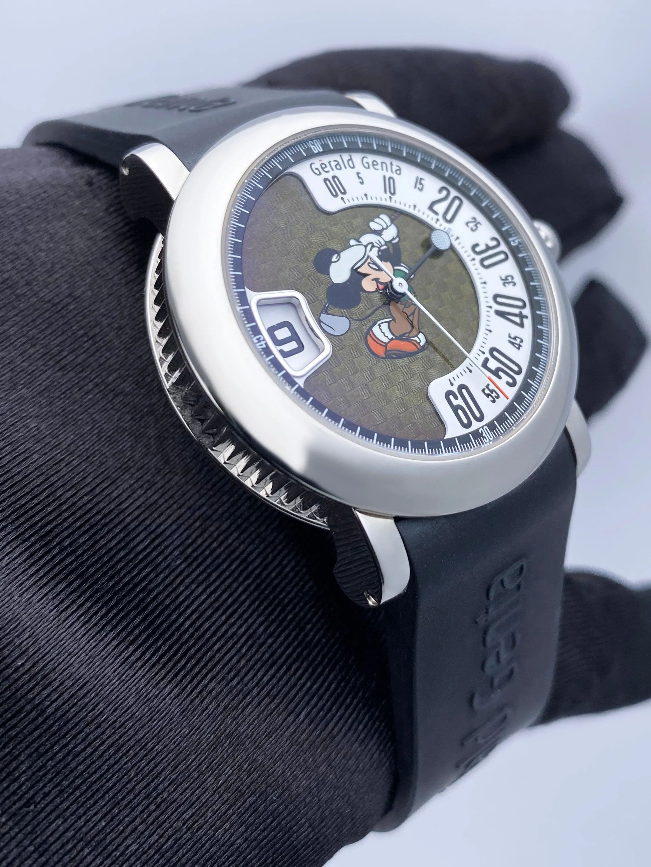 Gérald Genta Retro Fantasy RSF.L.10 Micky Mouse Golfing Dial Mens Watch