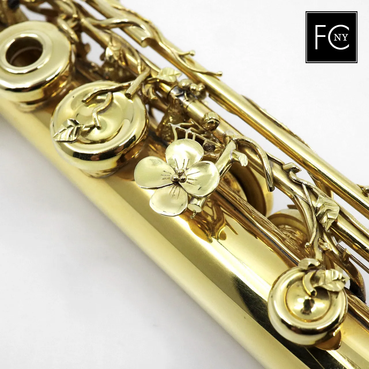 John Lunn "The Dryad's Touch" - 18K green gold flute, specialty engraving, offset G, D/B footjoint