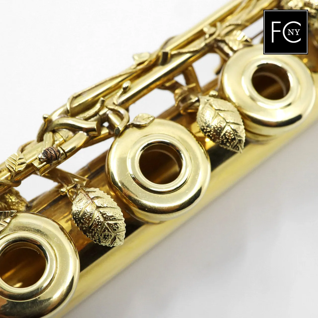 John Lunn "The Dryad's Touch" - 18K green gold flute, specialty engraving, offset G, D/B footjoint