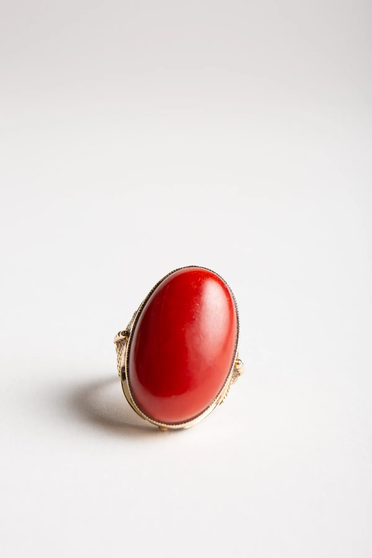 MAXFIELD PRIVATE COLLECTION | 1970'S 18K CORAL RING