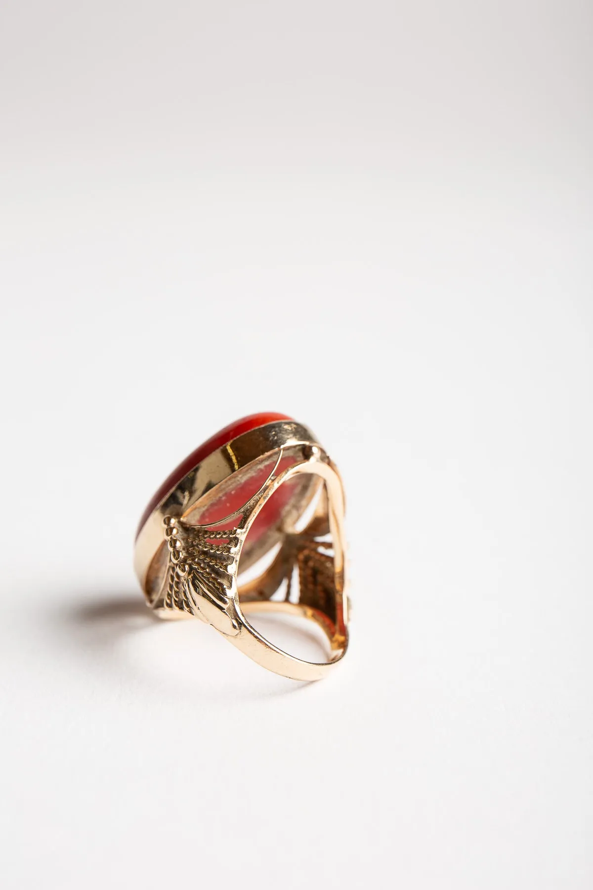 MAXFIELD PRIVATE COLLECTION | 1970'S 18K CORAL RING