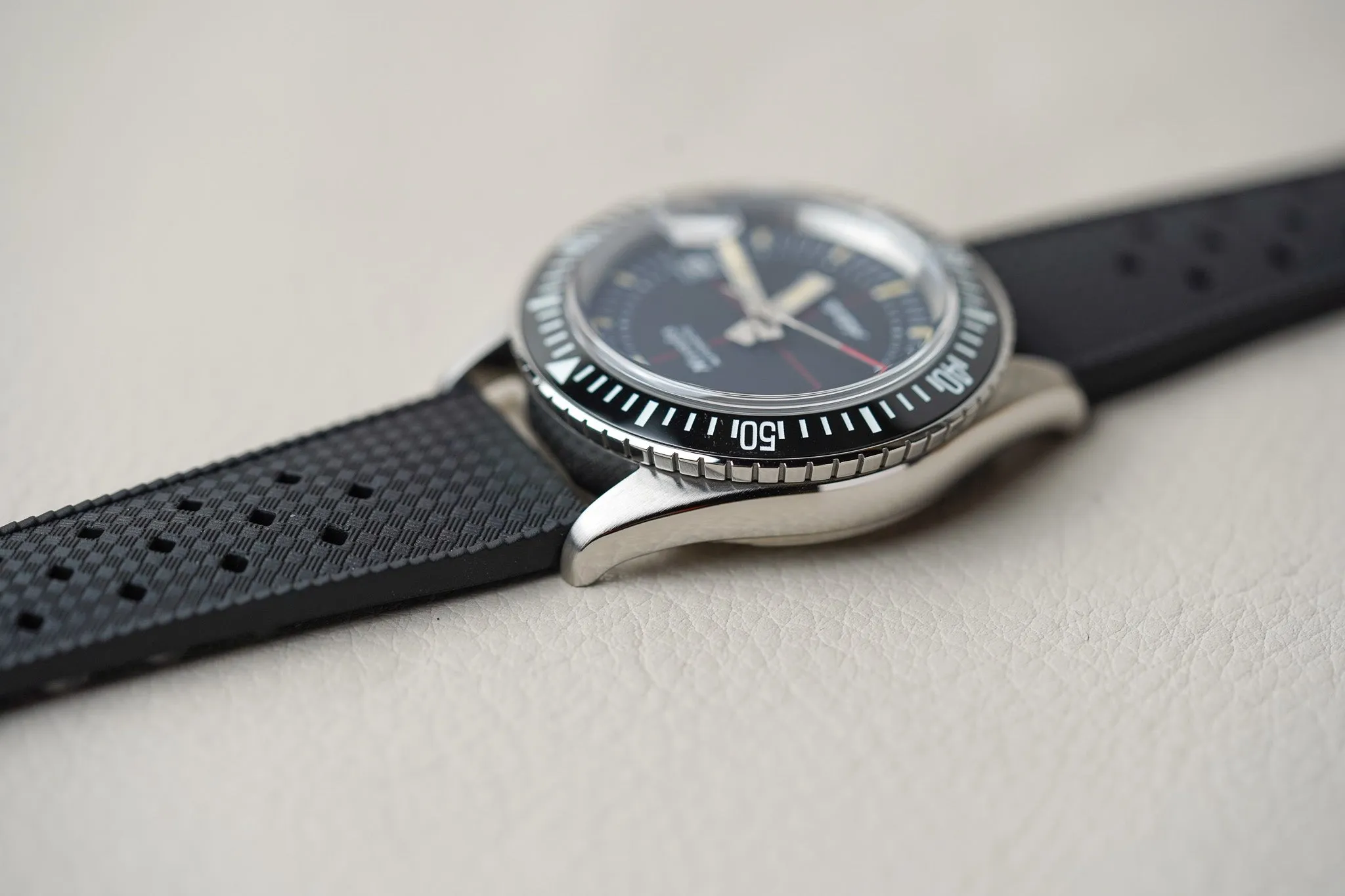 Nivada Grenchen Antarctic Diver Black Rubber Tropic 32038A01