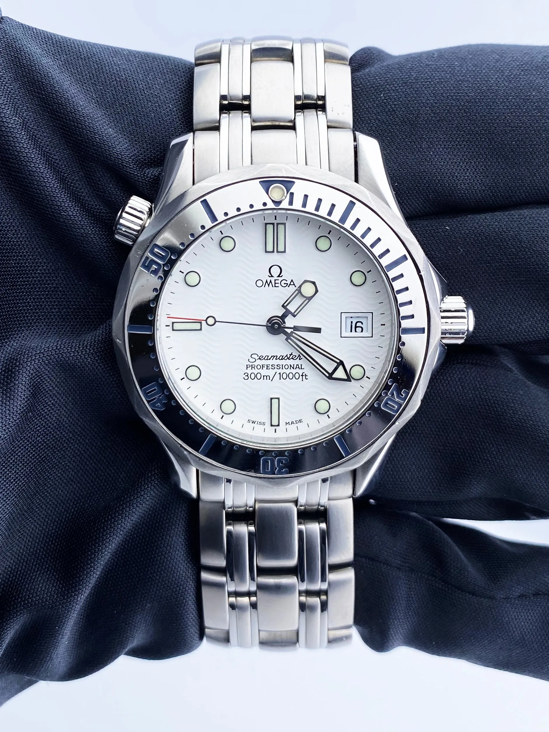 Omega Seamaster Professional 2562.20.00 Midsize Men's Watch