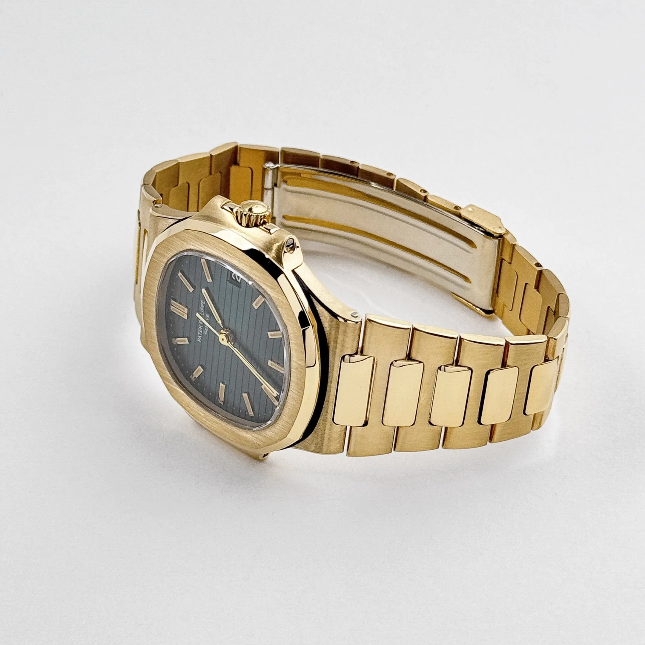 PP Luxury Watches Nautilus 3800/1 Yellow Gold Blue Dial (1983)