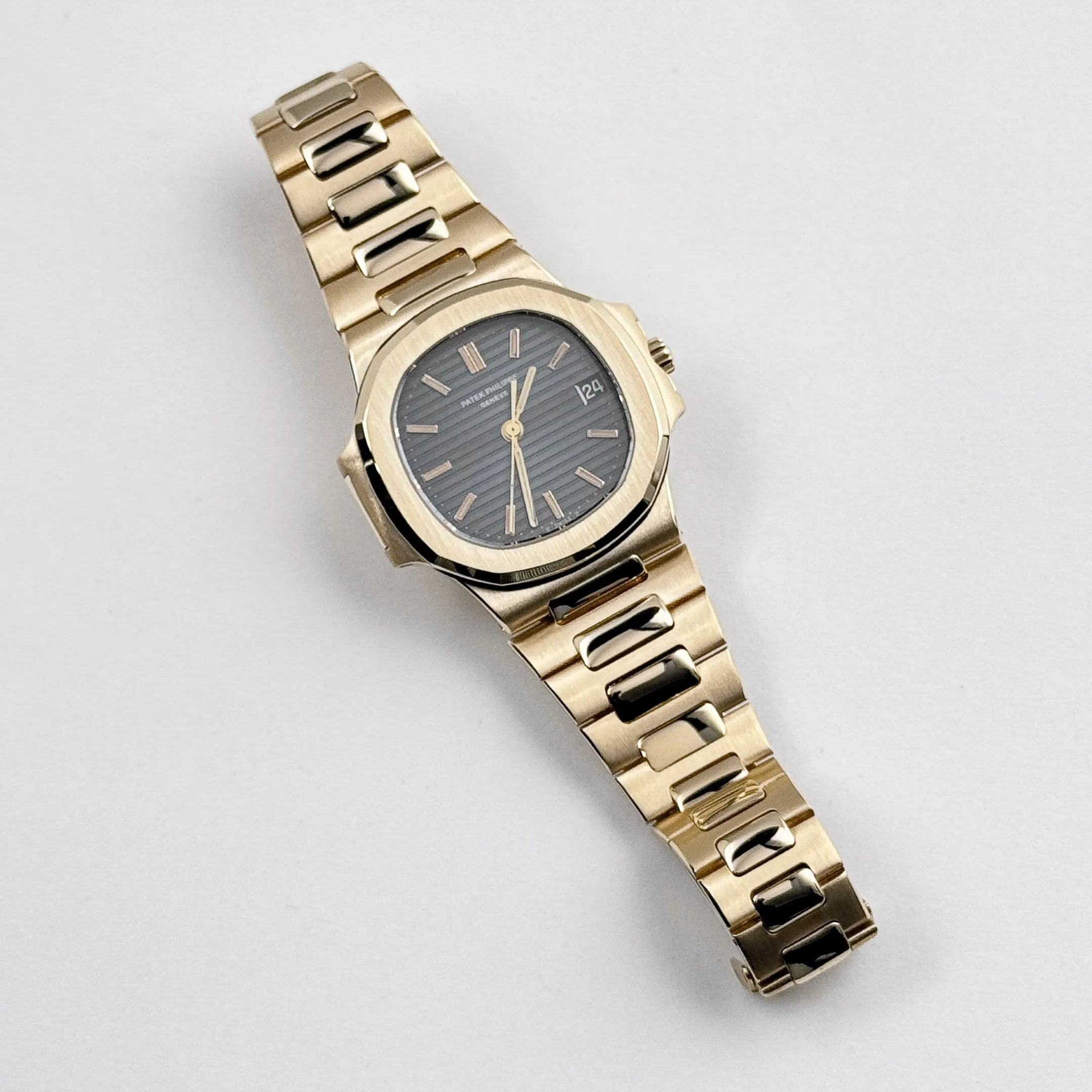 PP Luxury Watches Nautilus 3800/1 Yellow Gold Blue Dial (1983)