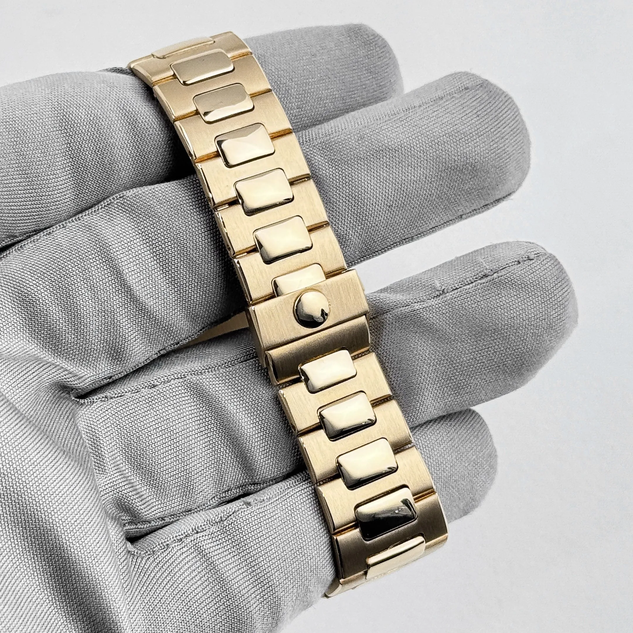 PP Luxury Watches Nautilus 3800/1 Yellow Gold Blue Dial (1983)