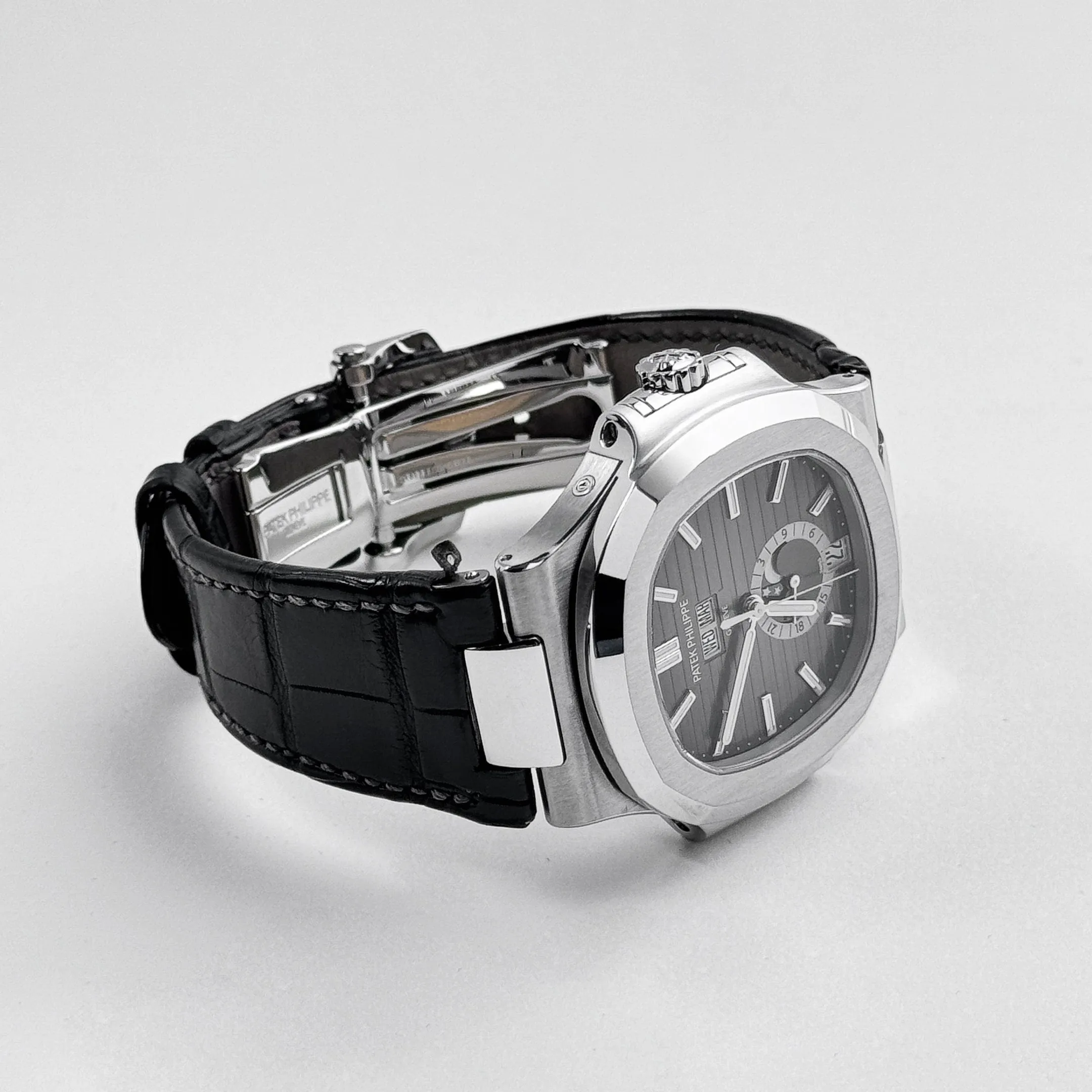 PP Luxury Watches Nautilus 5726A-001 Annual Calendar Moon Phases Stainless Steel Black Dial (2016)