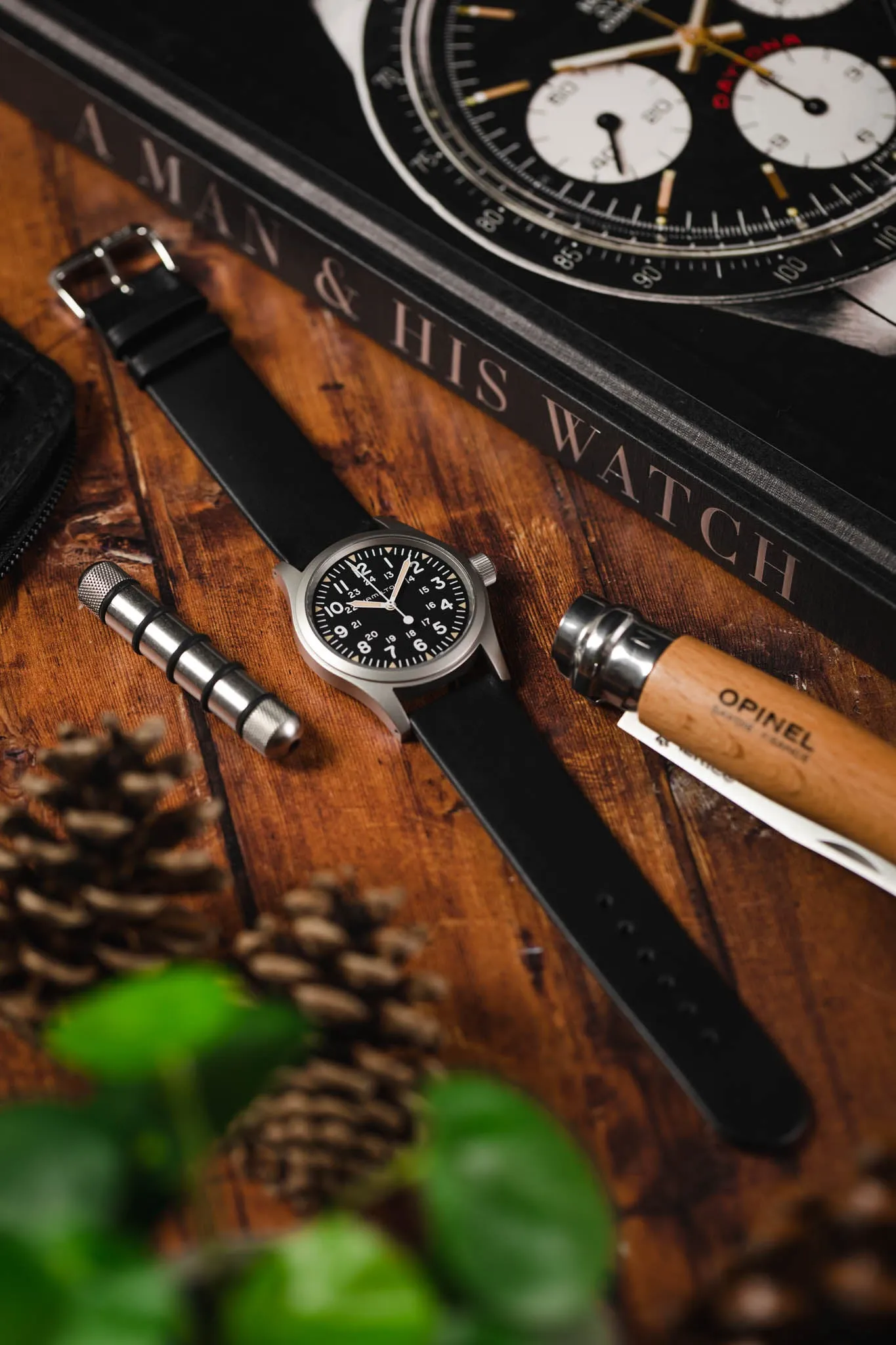RIOS1931 CLASSIC Low-Profile Leather Watch Strap in BLACK