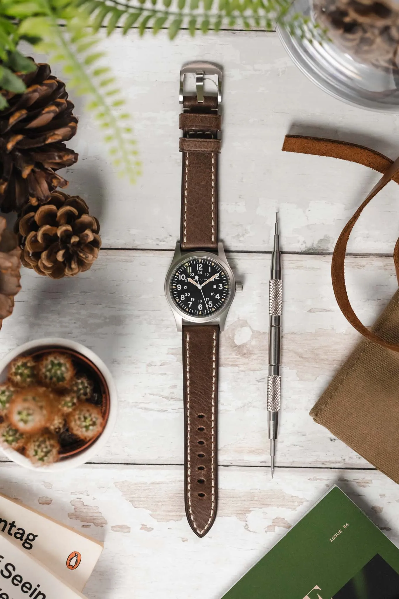 RIOS1931 OXFORD Flat-Padded Vintage Leather Watch Strap in MOCHA