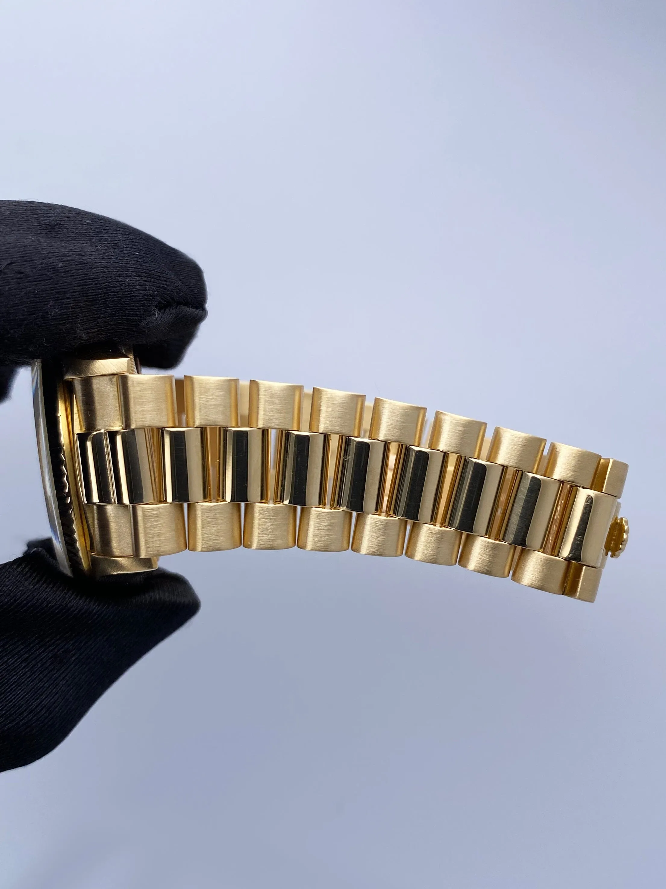 Rolex Day Date 18038 Wood Dial Dial 18K Yellow Gold Mens Watch
