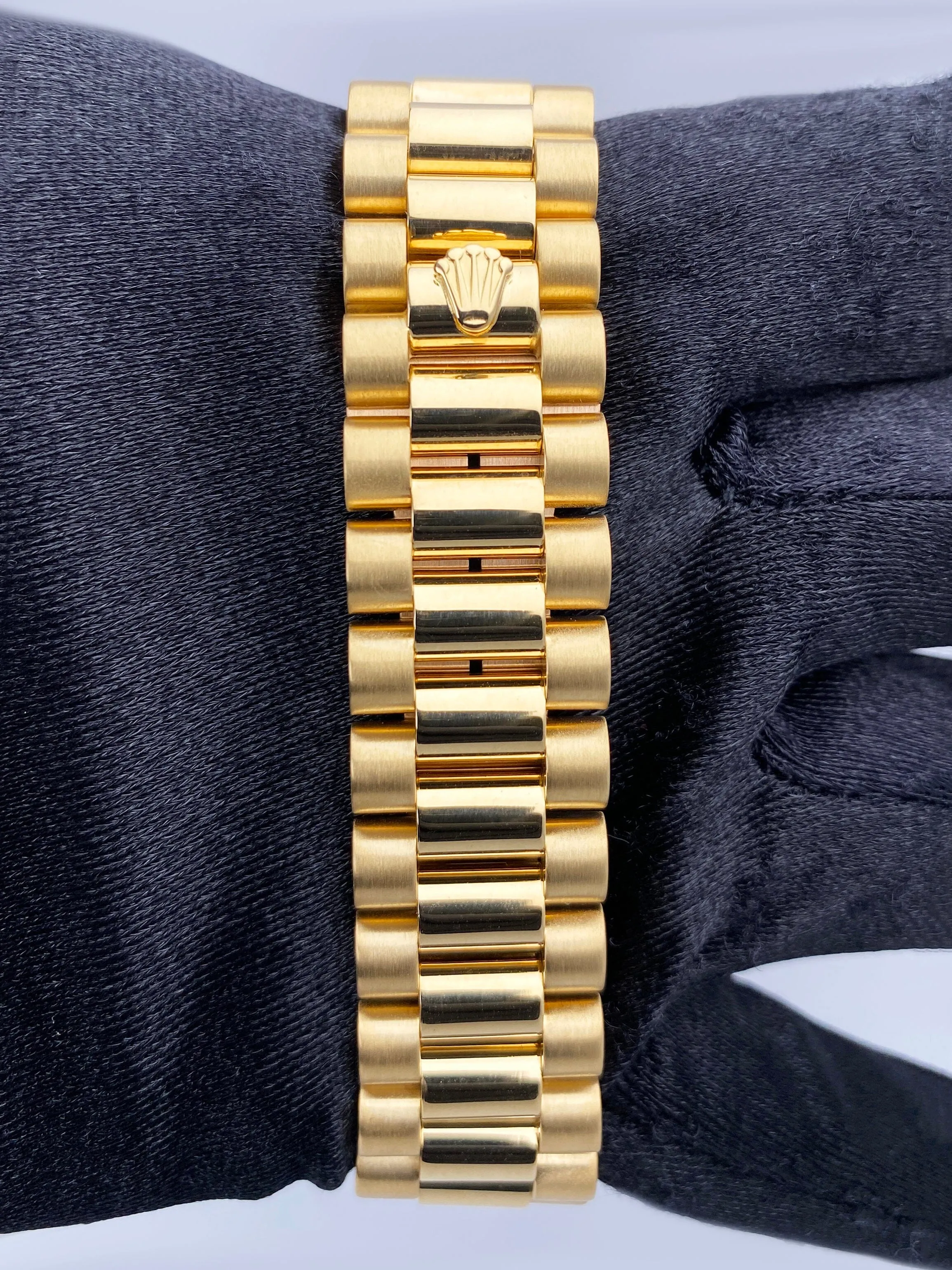 Rolex Day Date 18238 18K Yellow Gold Mens Watch