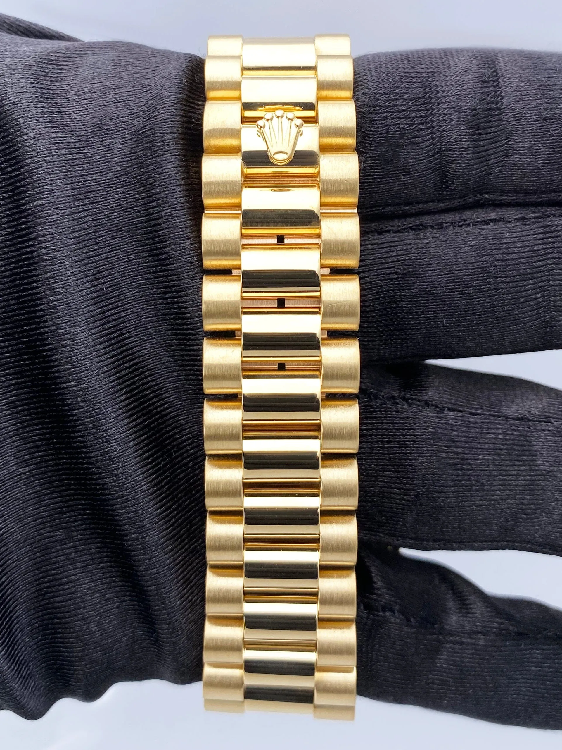 Rolex Day Date 18238 18K Yellow Gold Mens Watch