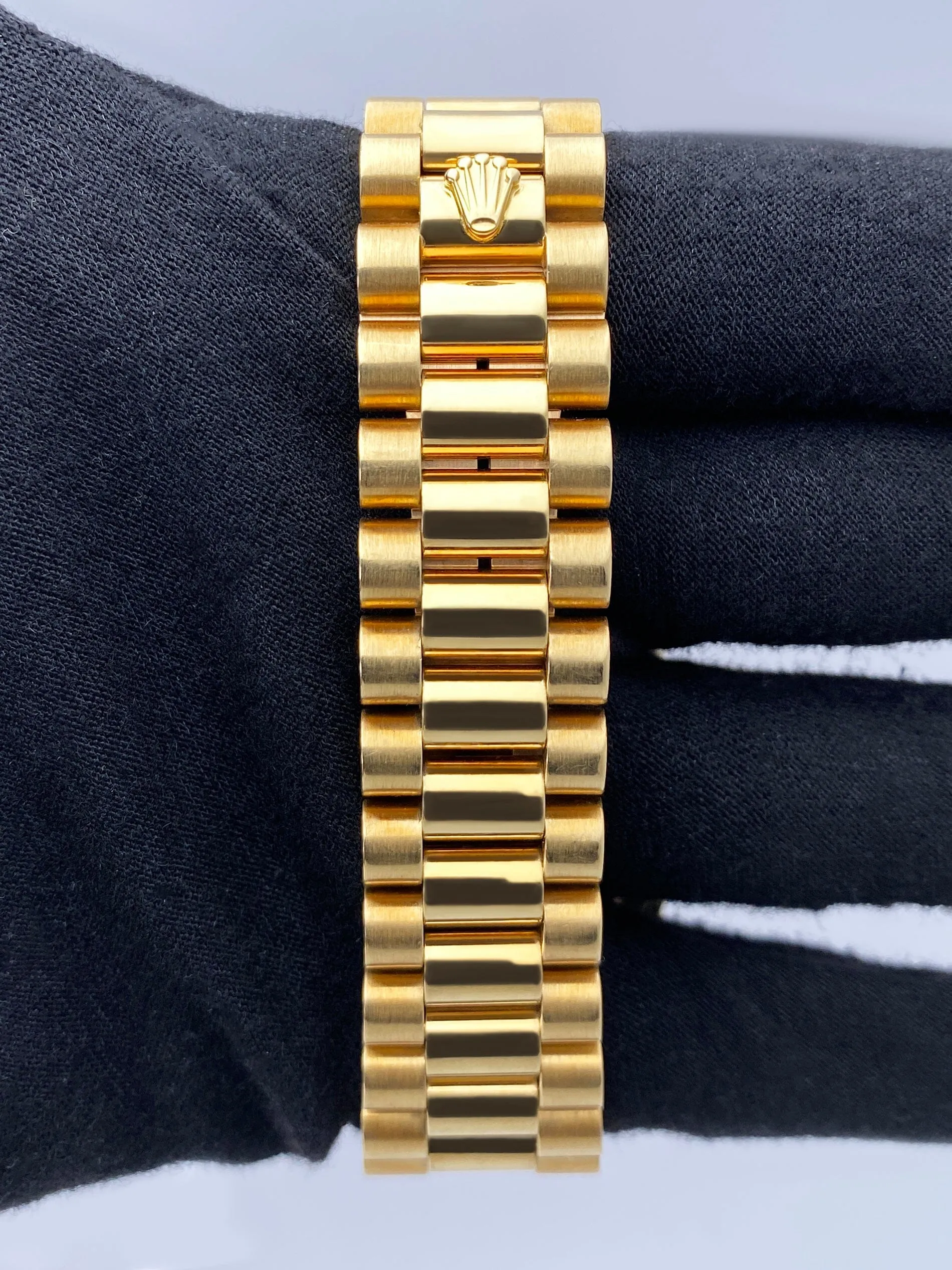 Rolex Day Date 18238 MOP Pave Diamond Dial Mens Watch