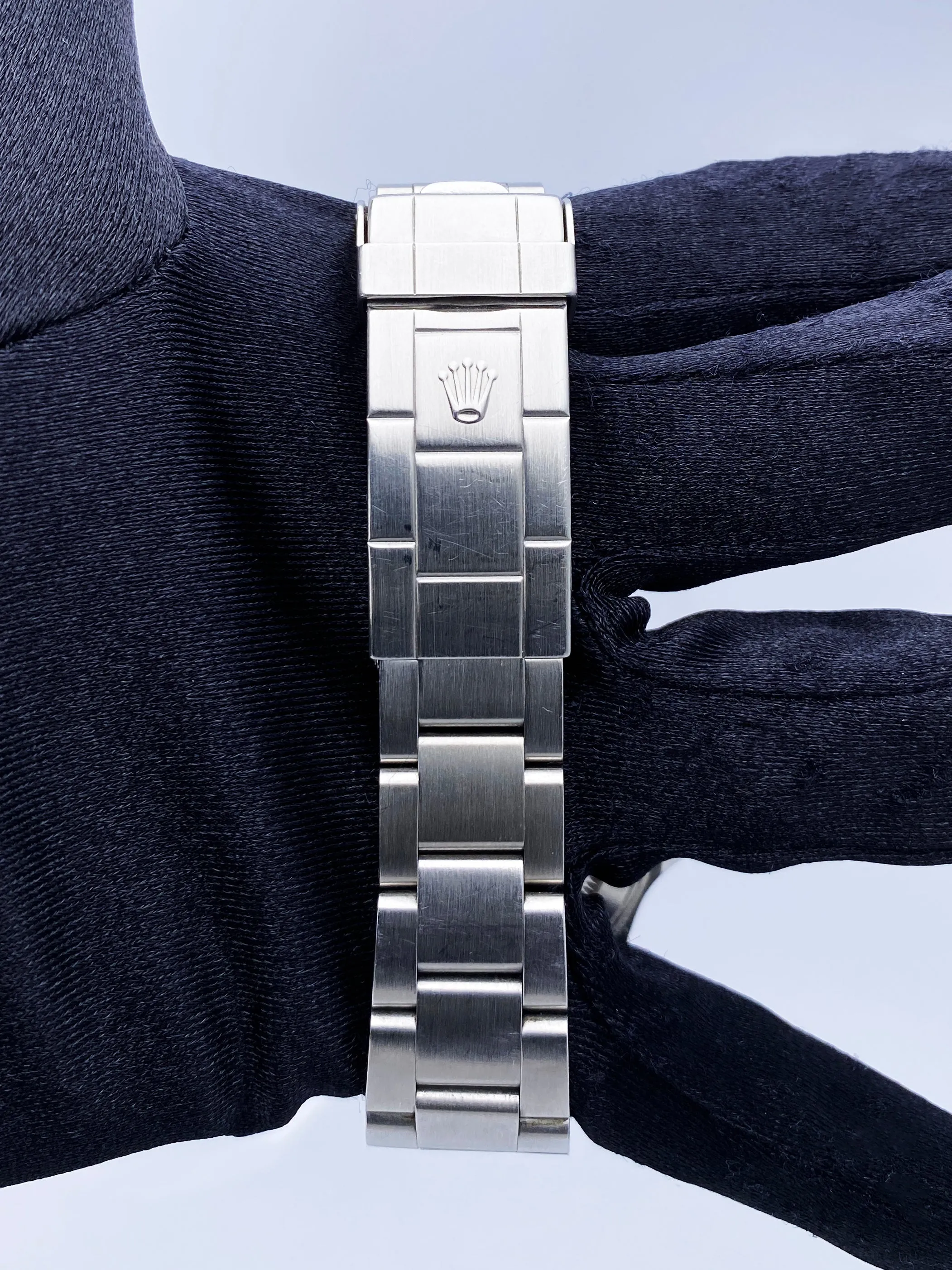 Rolex Submariner Date 16610 Mens Watch Box Papers