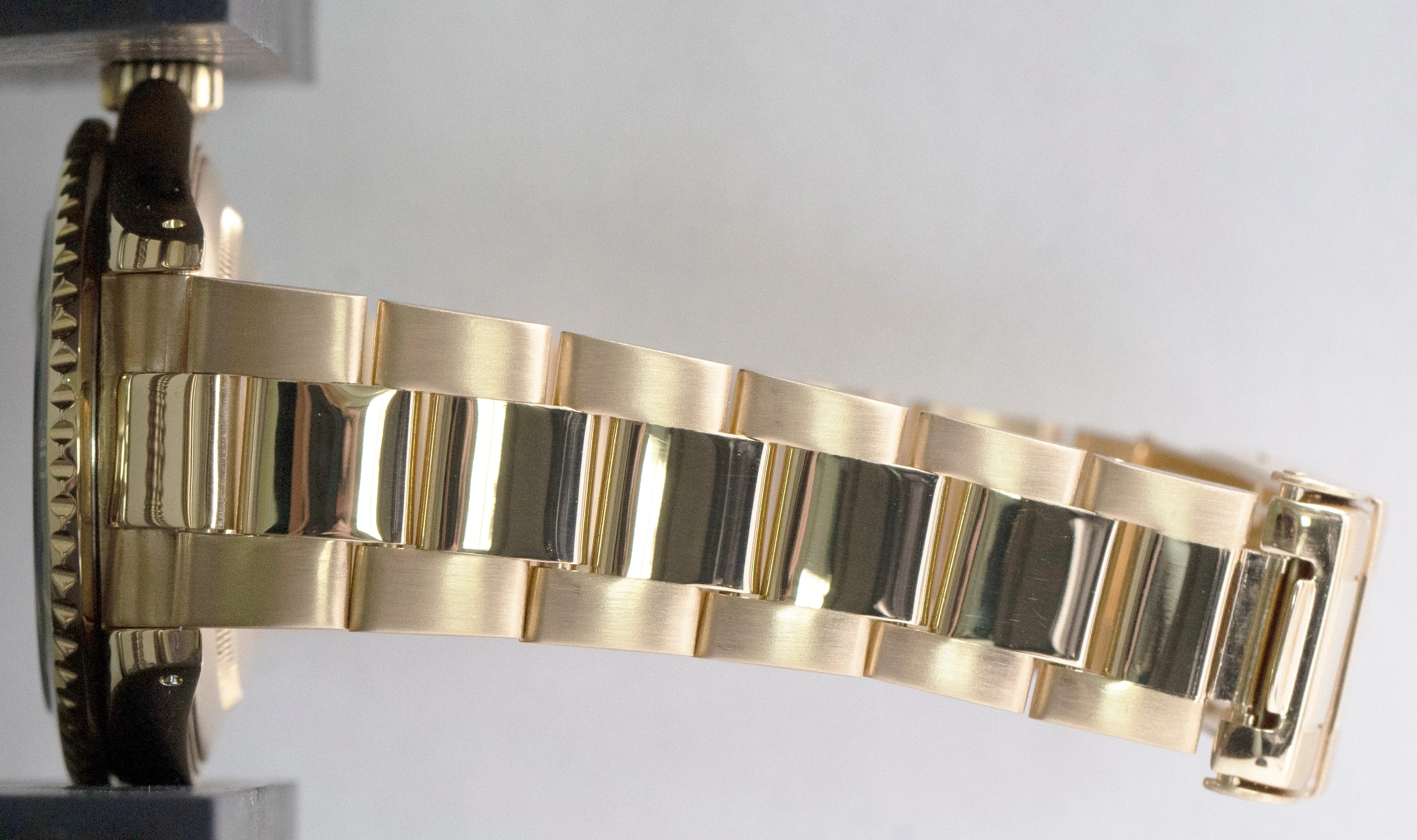 Rolex Submariner Date Serti 18K Yellow Gold 40mm Oyster Automatic 16618 Watch