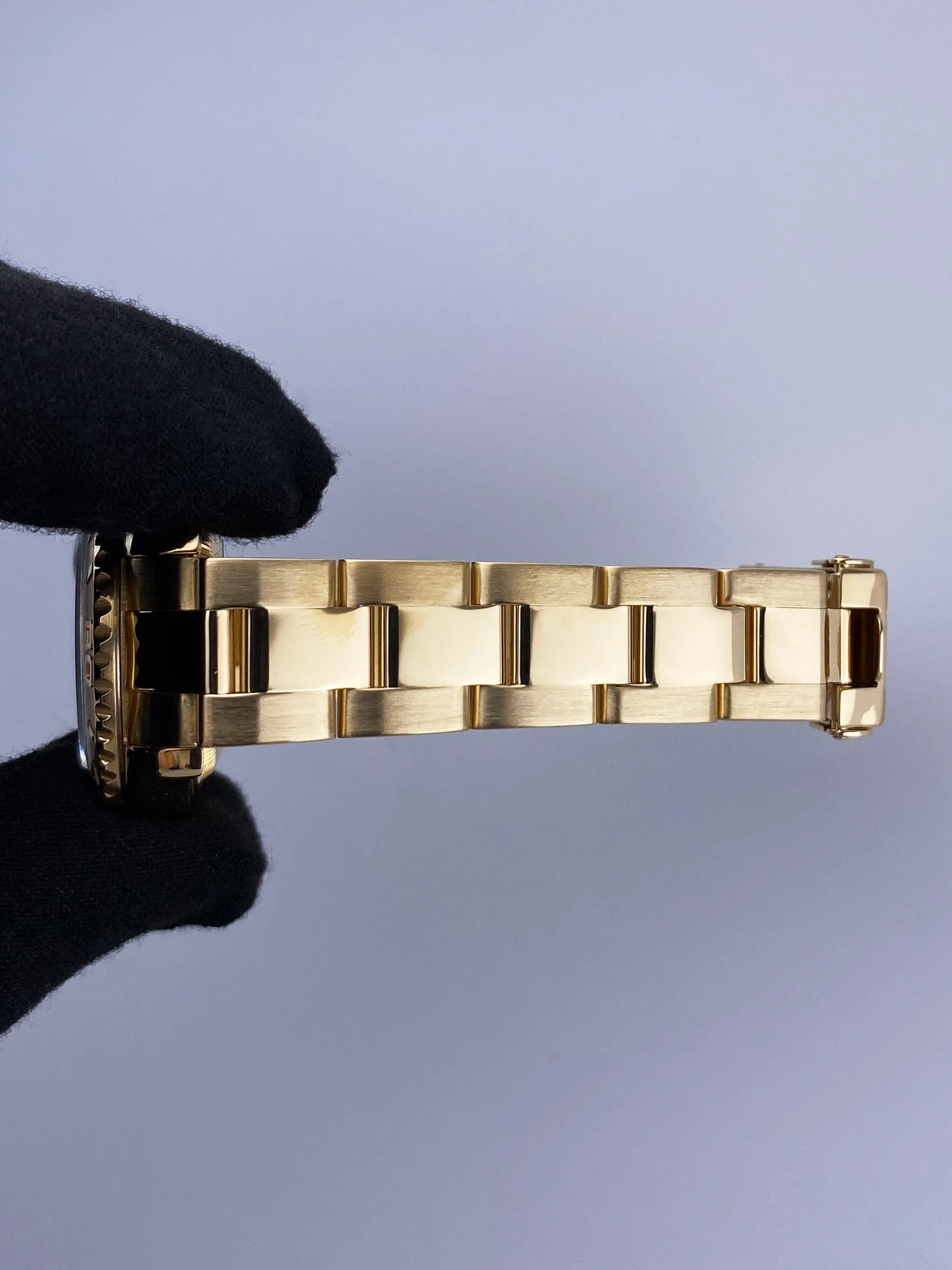 Rolex Yacht Master 69628 Champagne Dial 18K Yellow Gold Ladies Watch
