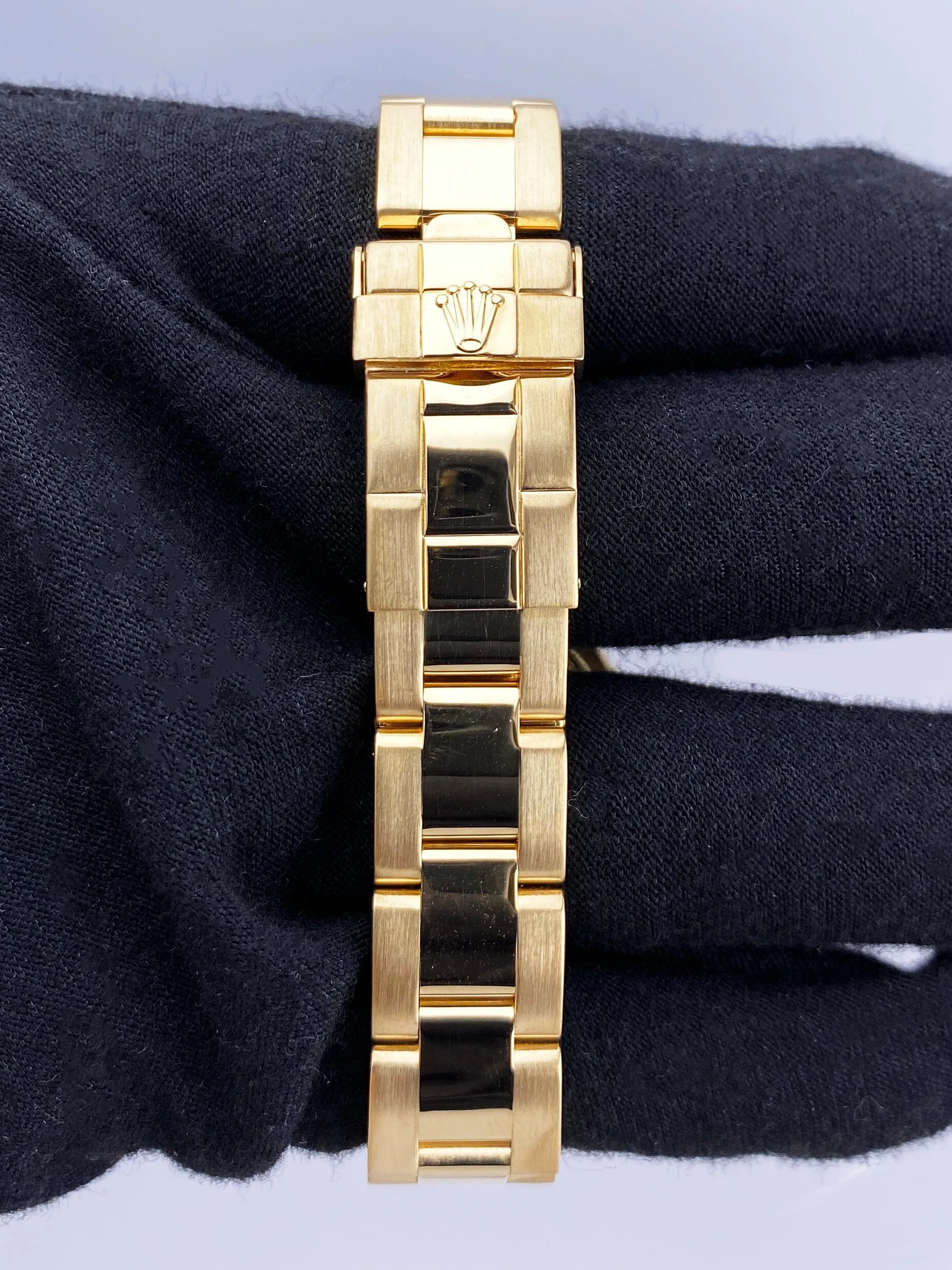 Rolex Yacht Master 69628 Champagne Dial 18K Yellow Gold Ladies Watch